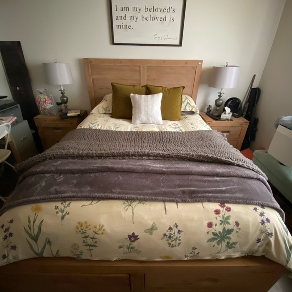 Queen/full duvet cover & shams - Picture 2 of 3